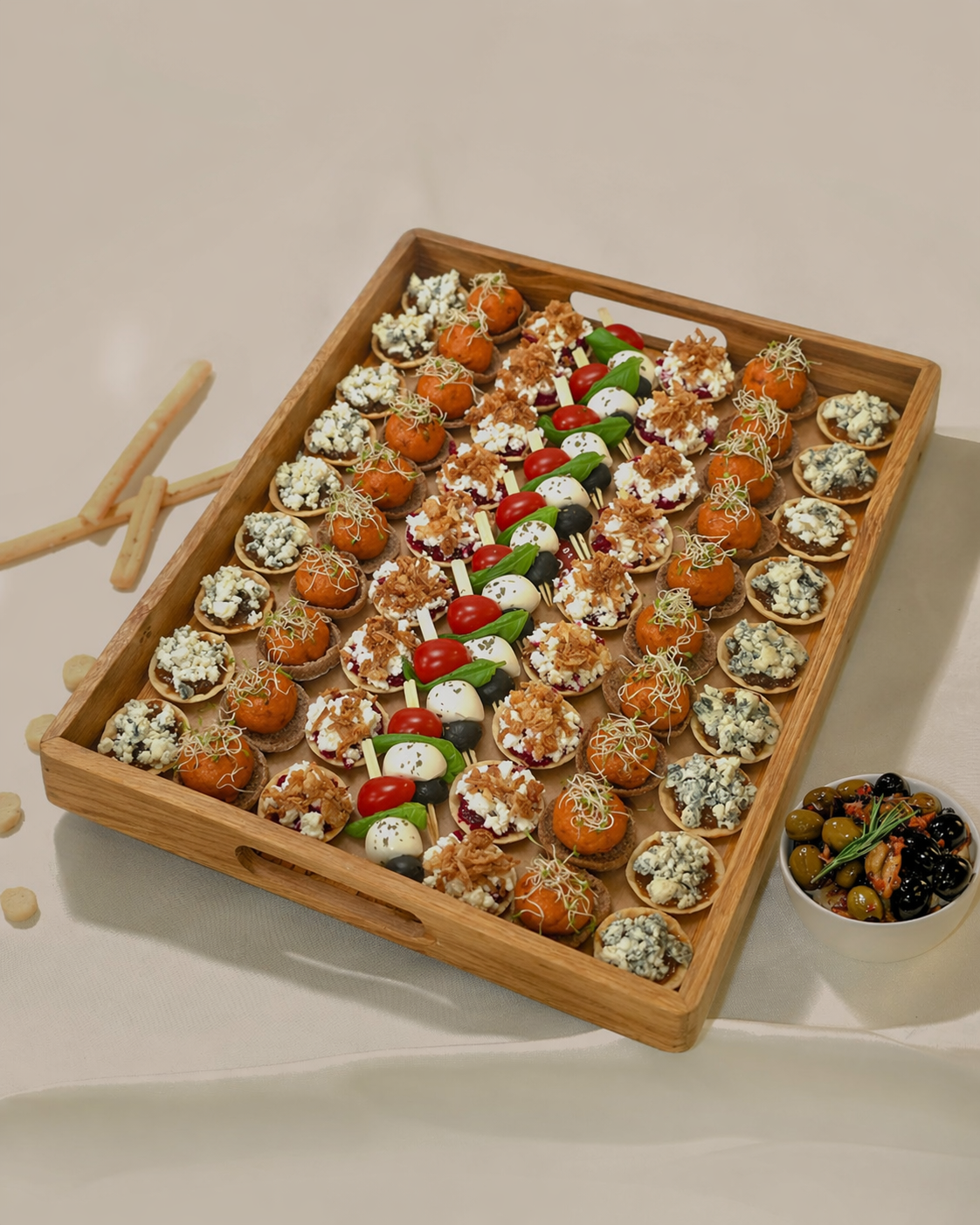 1000072889 VEGETARIŠKAS vieno kąsnio užkandžių rinkinys, 66 vnt. - Image 1
